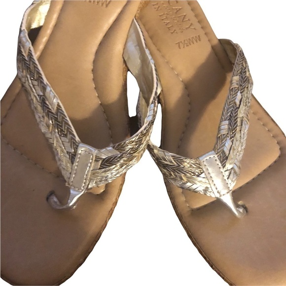 Tuscany Easy street flip flop sandal wedge gold bands 7.5WW - Picture 6 of 8
